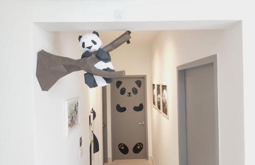 Jenjarom Apartment | Netflix Panda House 3B2R Rimbayu kota kemuning with Atari games