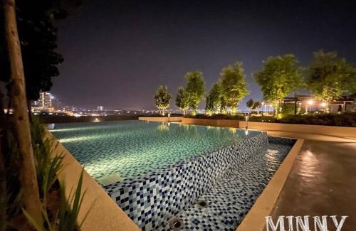 Kampung Bukit Dukong Apartment | Netizen near MRT Couple Balcony Suite #31