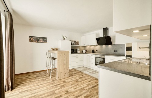 Stanz bei Landeck Apartment | Neu Saniertes Apartment mit Balkon Top 2