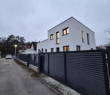 Wagram Apartment | Neubauwohnung mit 80 m2 Terrasse, 8 Minuten von Linz entfernt