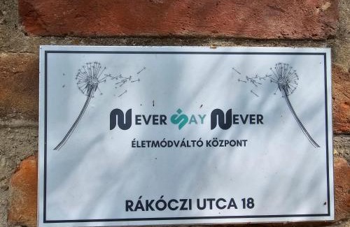 Vasarosbec Apartment | Never Say Never Vendégház