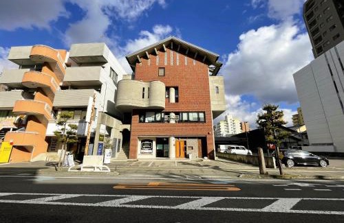 Dogomachi Apartment | -New-南町駅徒歩1分-ビル2階-貸切ルーム8人まで-松山城や道後温泉へアクセス良好-駐車場無料