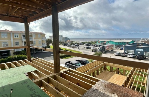 Yaupon Beach House | NEW 10BR,10 Full BA,2 Half BA, 2nd Row,Pool,Elevator,EV Charger, Sleeps 26