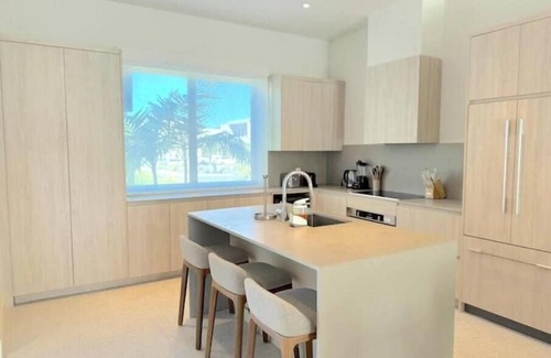 Westwind Apartment | New 1bd Gated Pool Beach and Gym access