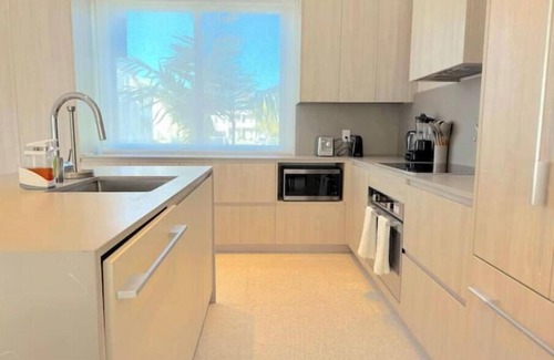 Westwind Apartment | New 1bd Gated Pool Beach and Gym access