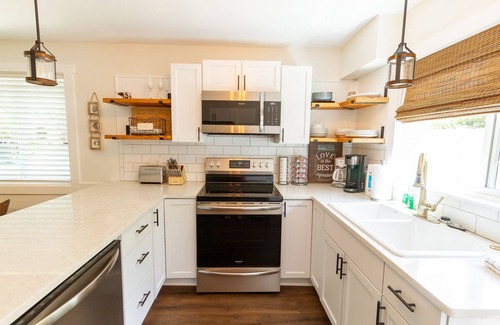 Saint Simons Island House | New 2 Bedroom Beach Cottage! One block to Beach! By CrabDaddy's and Crab Trap!