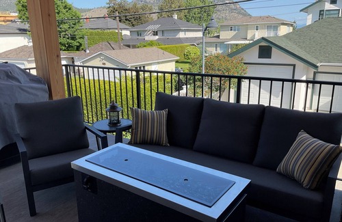 Okanagan-Similkameen House | New 2 bedroom carriage house, a block from the Okanogan lake, close to downtown.