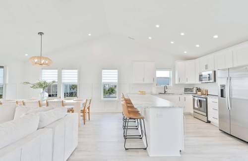 Surf City House | NEW 2nd ROW HOME, UNOBSTRUCTED OCEAN VIEWS, NEAR BEACH ACCESS, SLEEP 10,ELEVATOR