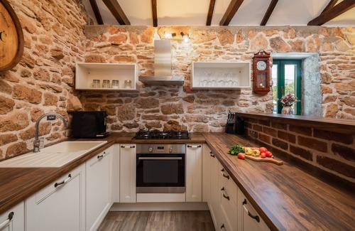 Razvode House | NEW! 3 bedrooms, 2 bathrooms within WINERY, infinity pool, vineyard view