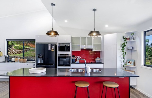 Gold Coast City House | New 4 bedroom sanctuary with fireplace.