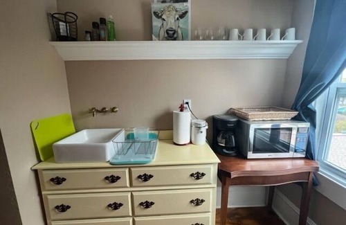 Downtown Dunedin Apartment | New 4 room Suite, with kitchenette