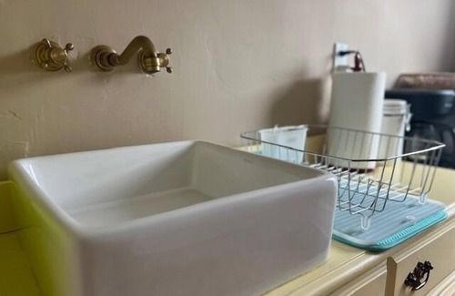 Downtown Dunedin Apartment | New 4 room Suite, with kitchenette