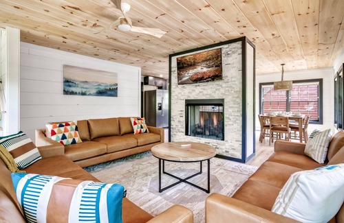 Sevierville Cabin | *NEW* 4BR Heated Indoor Pool Cabin ~2 Mins to Pkwy