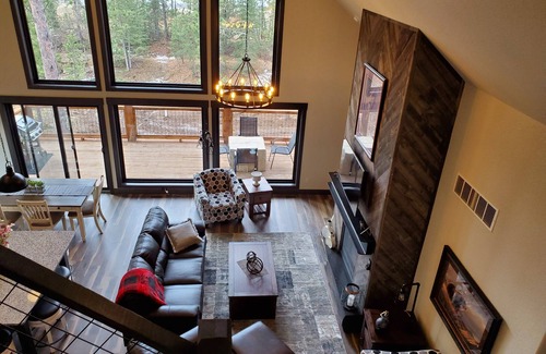 Lead House | New 5 Bed 4 Bath Cabin, Fire Pit, Hot Tub, Arcade Games & All Paved Roads