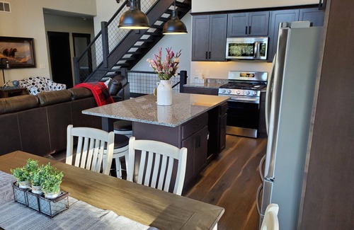 Lead House | New 5 Bed 4 Bath Cabin, Fire Pit, Hot Tub, Arcade Games & All Paved Roads