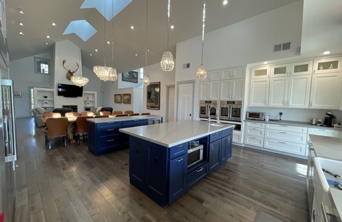 Sonoma House | NEW-5 Min to Wineries, 15 min to Napa,Couples/Family Retreat,Chef Kitchen,Luxury