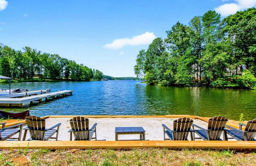 Bumpass House | NEW 5BR Lakefront Lake Anna, Beach, Dock, Views