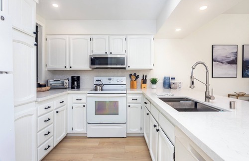 Wailua Condo | NEW! "Aloha Kai": Oceanfront at Lae Nani's Newest Renovation + AC + Free Laundry