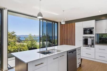 Blackmans Bay House | New Architect designed Coastal retreat-water views