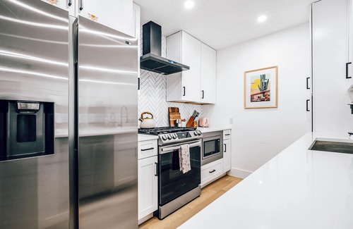 Johnston Terrace House | *NEW* Backyard oasis with Cowboy Pool + 10-min drive to Austin hot-spots