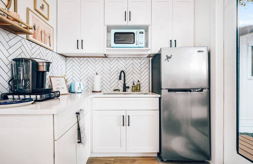 Johnston Terrace House | *NEW* Backyard oasis with Cowboy Pool + 10-min drive to Austin hot-spots