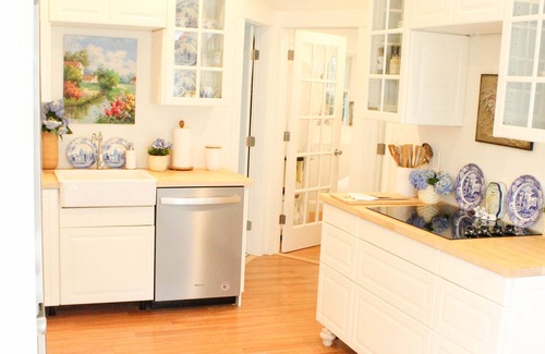 Bristol Cottage | New Beach Rose Boutique Cottage on the beach