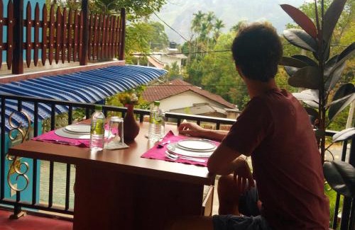 Ambagollapathana House | New Blue Home