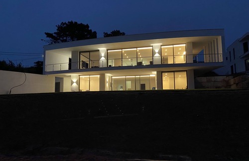 Foz do Arelho Villa | New build modern villa 10 min walk from lagoon and city center