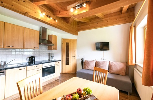 Zellbergeben Apartment | new built cottage on a sunny hill