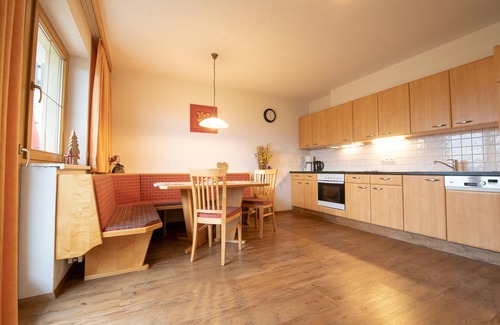 Zellbergeben Apartment | new built cottage on a sunny hill