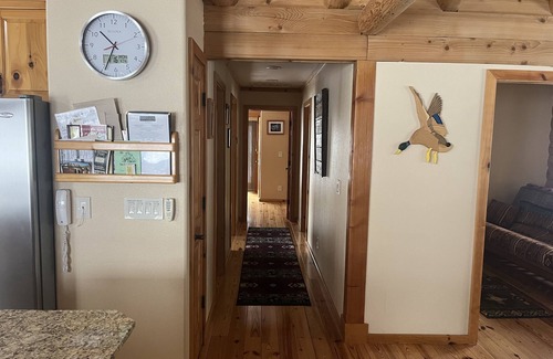 Mariposa Cabin | New Cedar Log House at Yosemite Gate