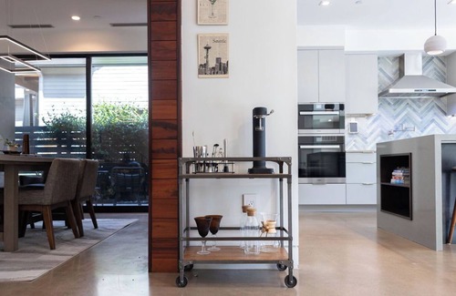 Bryker Woods House | *NEW Central Austin | Sleeps 12 - WalkerVR Firefly