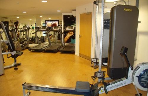 Woking Apartment | New Central Woking 1 and 2 Bedroom Apartments with Free Gym, close to Train Station