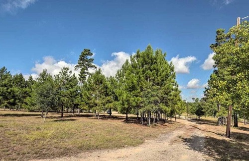 Bastrop House | NEW! Charming 2BD/2BA Home with a Beautiful Heated Jacuzzi and Pool!