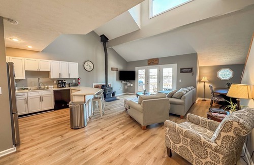 Thayerville House | New: Charming Condo with Lake Views. Super Central!