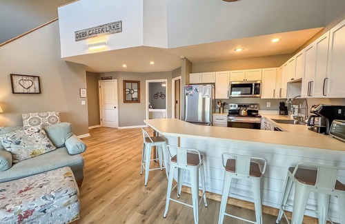 Thayerville House | New: Charming Condo with Lake Views. Super Central!
