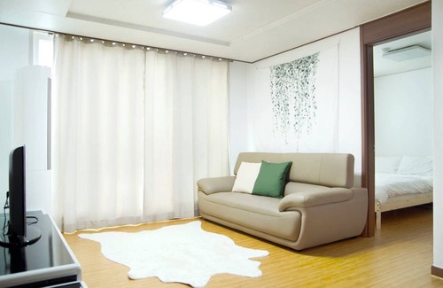 Cheongdam House | [NEW! CHEONGDAM PORSCHE - 3BDR2BATH 5MIN WALK!