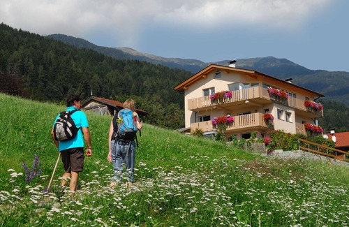 Feldthurns Apartment | New, comfortable apartment near the village, right on Kastanienweg