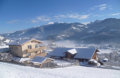 Feldthurns Apartment | New, comfortable apartment near the village, right on Kastanienweg