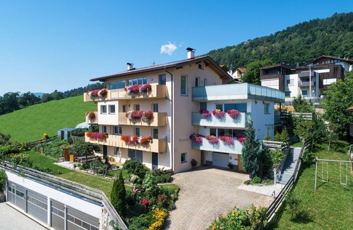 Feldthurns Apartment | New, comfortable apartment near the village, right on Kastanienweg