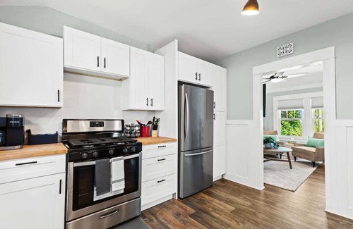 New Baltimore House | New! Cozy 2BR near Lake at Anchor Bay