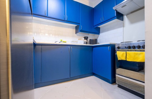 Bonifacio Global City Condo | New! Cozy 3 Bedroom in BGC - Fast Wi-fi 58" UHD TV