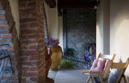 Arqua Petrarca House | New Domus rosarum is located in the heart of the Euganean hills, at Arquá Petrarca