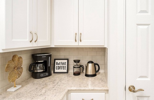 Eastside Promise Neighborhood House | New! Downtown SA 3BR Sleeps 8 Arcade Parking 20% Off
