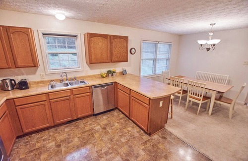 White House | NEW! Enjoy Mountain View and private lake from your home in Laurel Highlands!