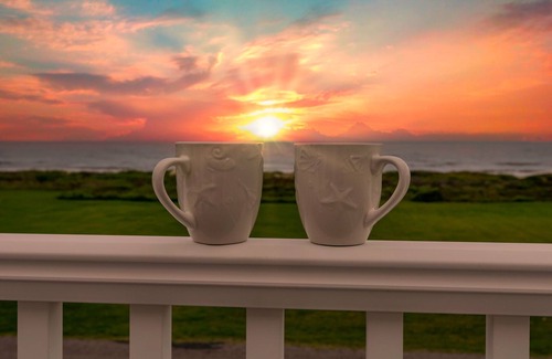 Crystal Beach House | NEW! Experienced Premier Host! Summer Lovin! Spectacular Views! 3/3 Sleeps 12!