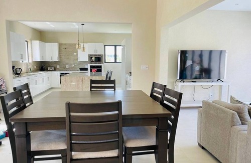 Maynards House | New Family-sized House w/pool, 5 mins from beach