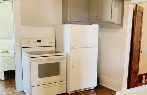Cunningham House | *NEW*Farmhouse Getaway- Located between Pratt & Kingman easy access to HWY 54