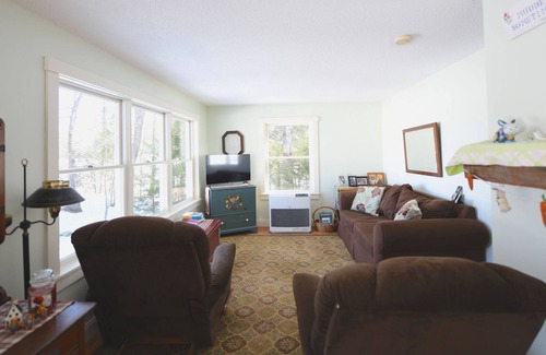 Raymond House | NEW FOR 2023! Adorable Home on Raymond Pond with Sandy Beach!