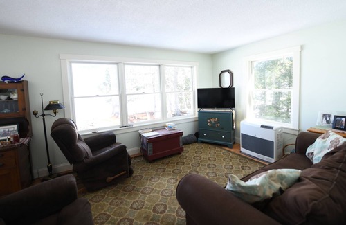 Raymond House | NEW FOR 2023! Adorable Home on Raymond Pond with Sandy Beach!
